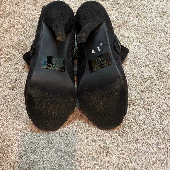 Black peep toe booties - Picture 3 of 3